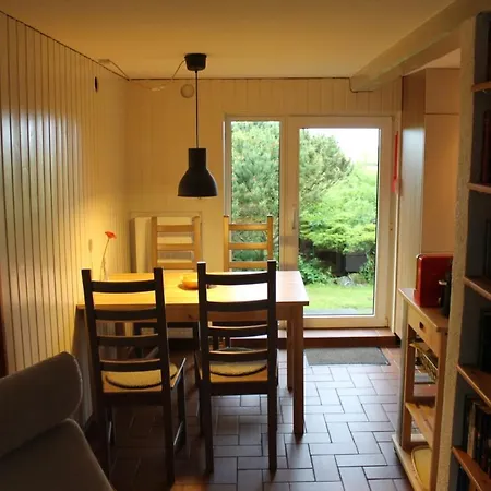 Gemutliches Ferienhaus Mit Reetdach Direkt Auf Dem Deich 佩尔沃姆